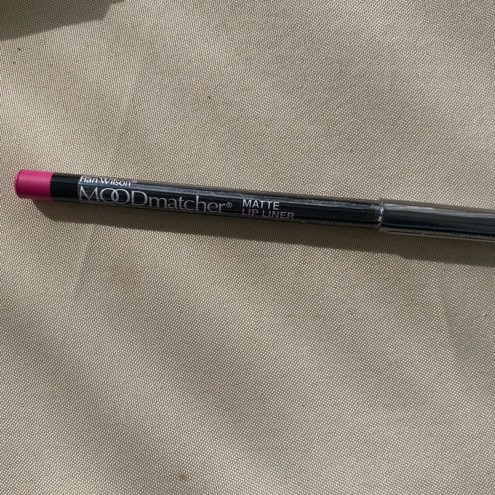 Fuchsia lip liner new